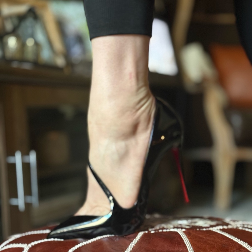 SOLD CHRISTIAN LOUBOUTIN Elegant Black Stiletto Heels - Picture 9 of 16